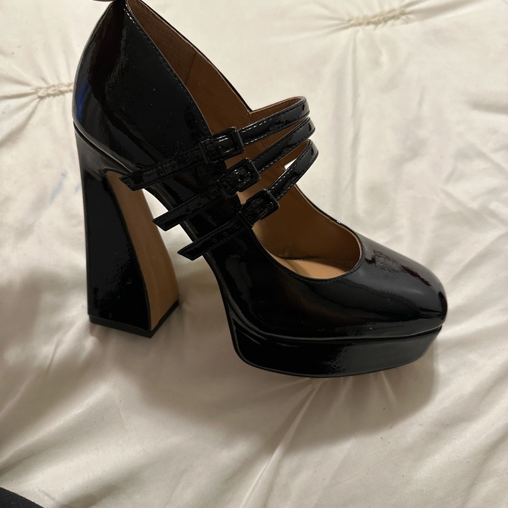 Jessica Simpson plantform heel